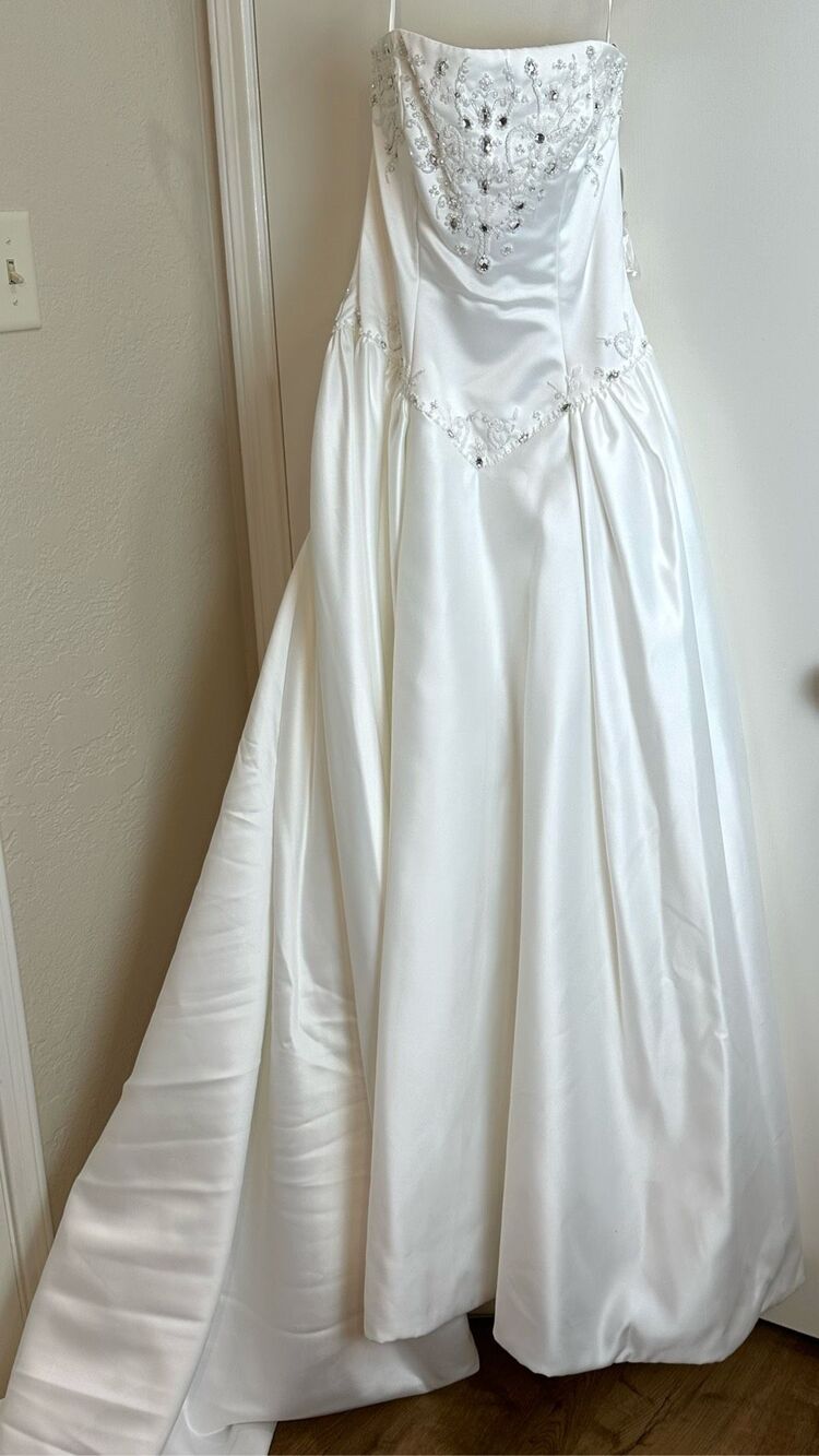 Mori Lee NEW size 12 strapless bridal wedding dress with train